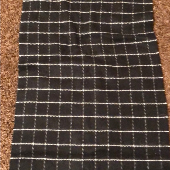 Black Checkered Scarf - Picture 2 of 2